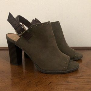 Report Maurice olive green vegan suede studded peep toe chunky stacked h…